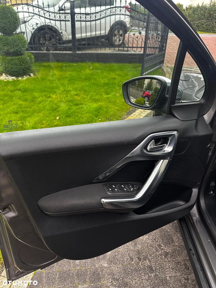 Peugeot 2008 1.6 BlueHDi Allure S&S - 8