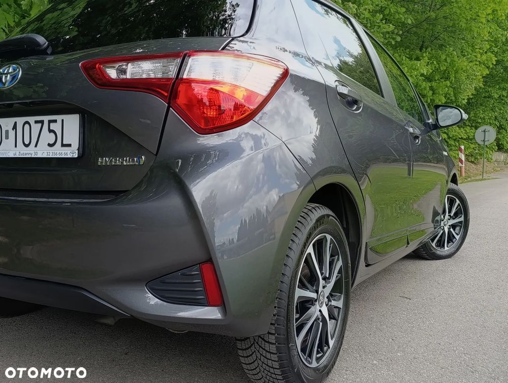 Toyota Yaris Hybrid 100 Premium - 31