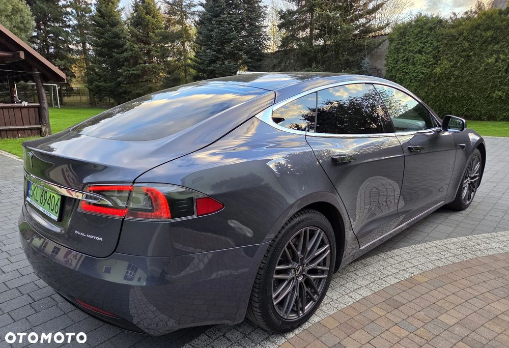 Tesla Model S - 12