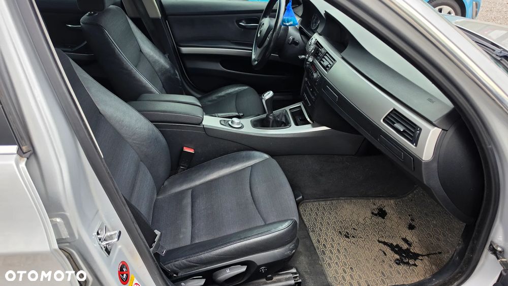 BMW Seria 3 325i - 14