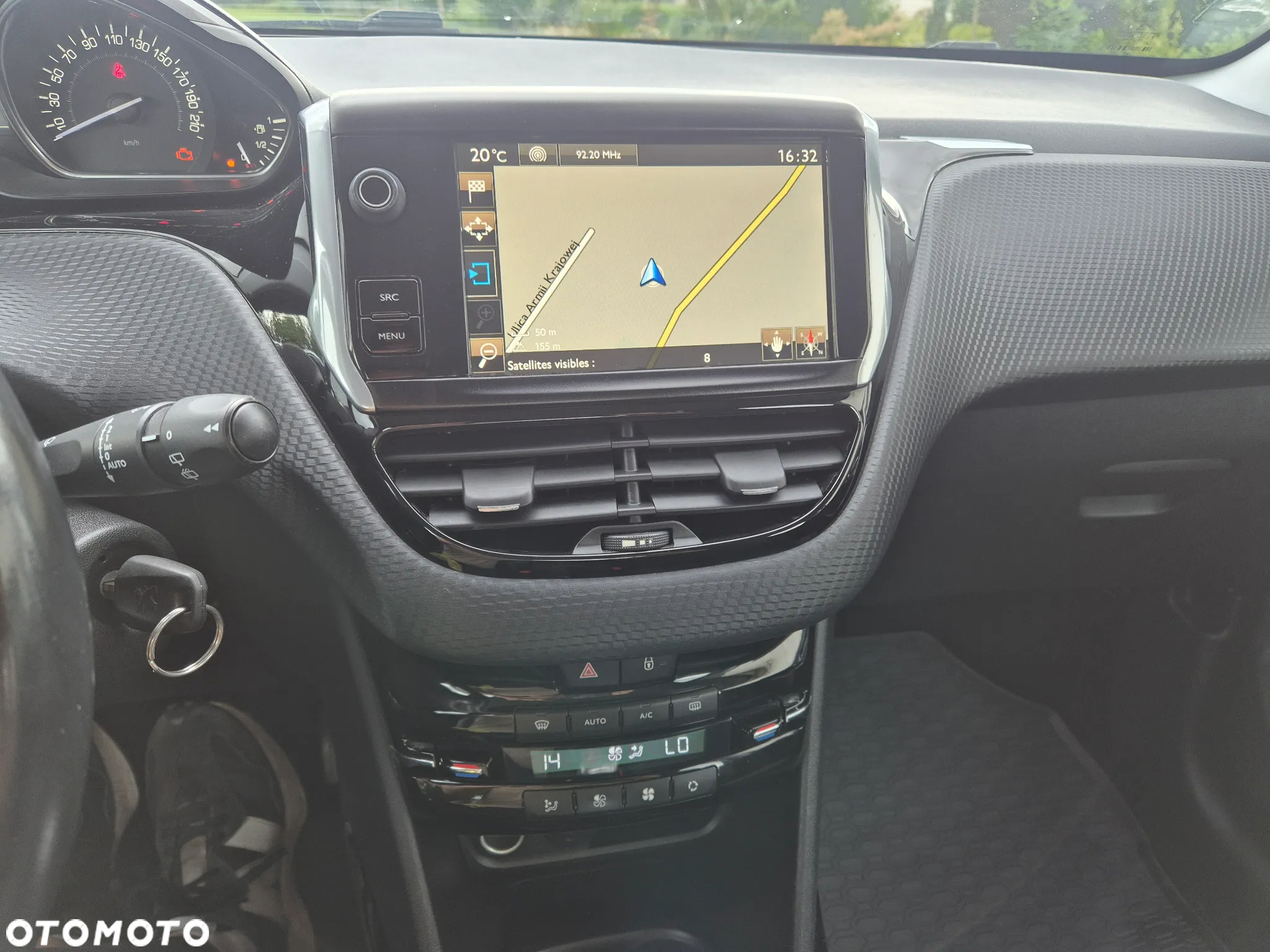 Peugeot 2008 1.2 Pure Tech Allure S&S - 11