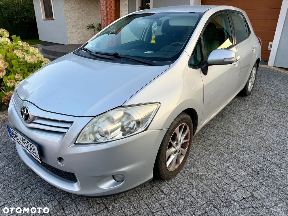 Toyota Auris 2011 photo 2
