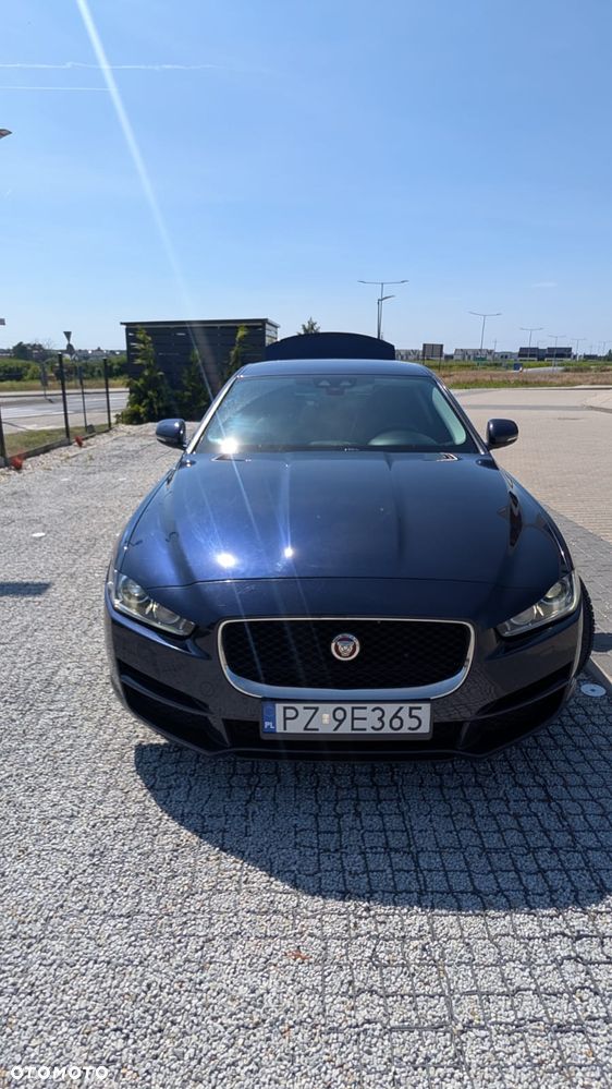 Jaguar XE - 1