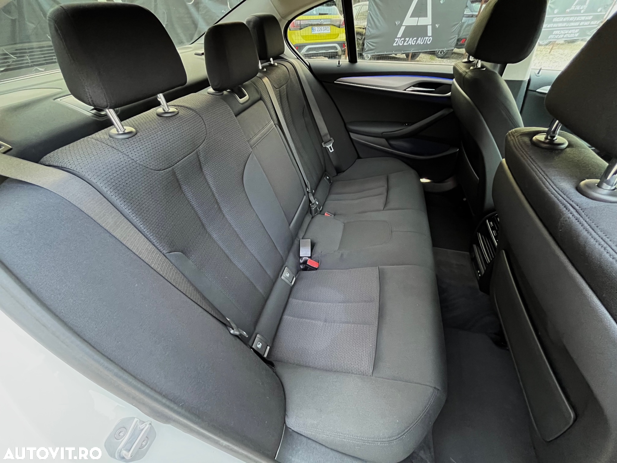 BMW Seria 5 530i xDrive AT - 32