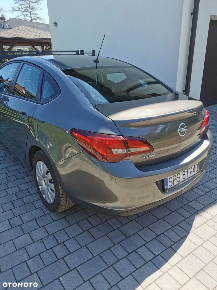 Opel Astra IV 1.6 Business EU6 - 3