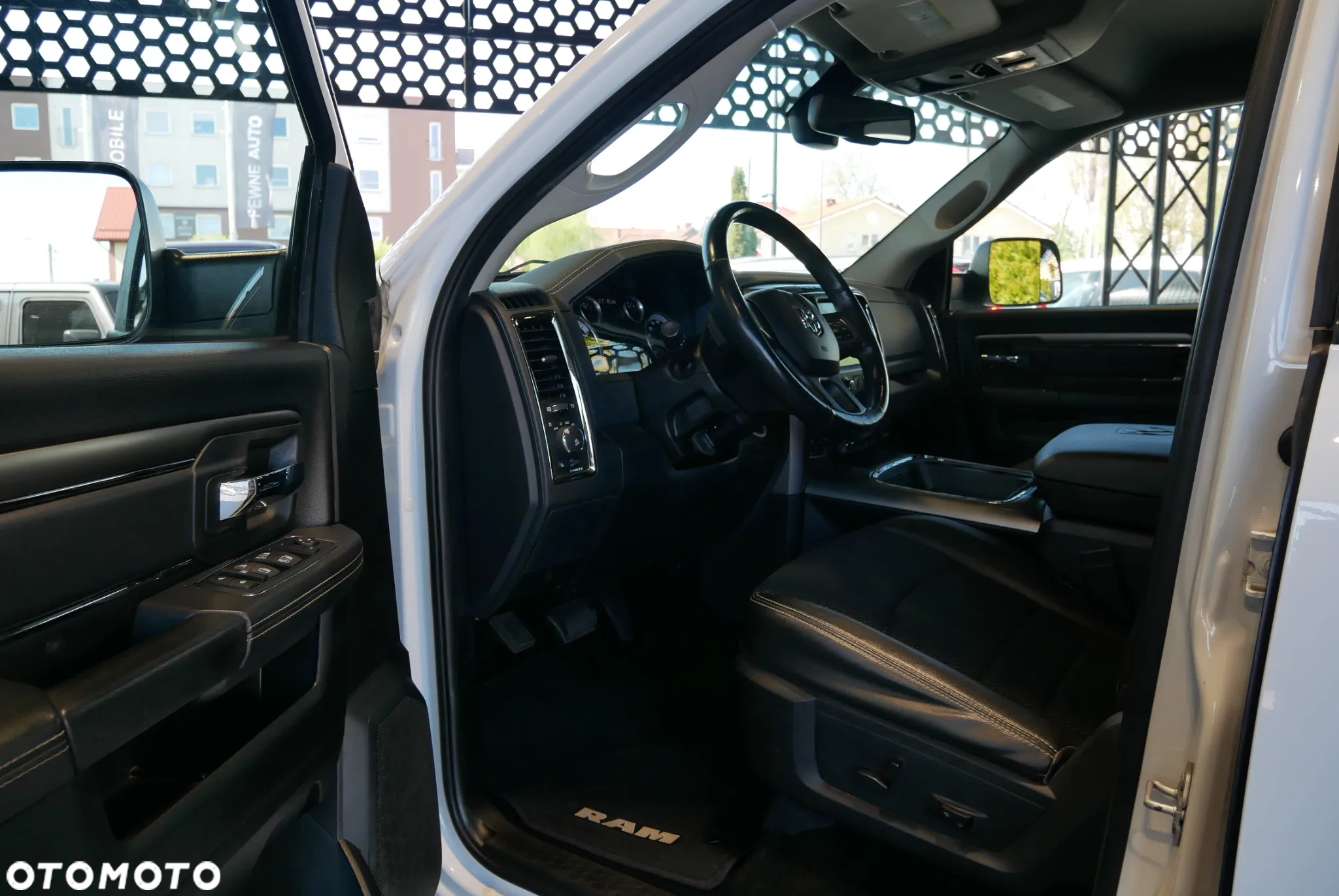Dodge RAM 1500 5.7 4x4 - 14