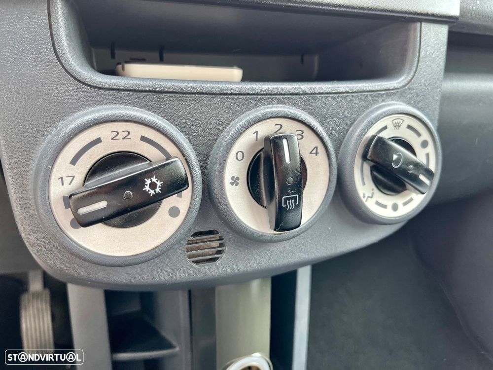 Mitsubishi Colt - 38