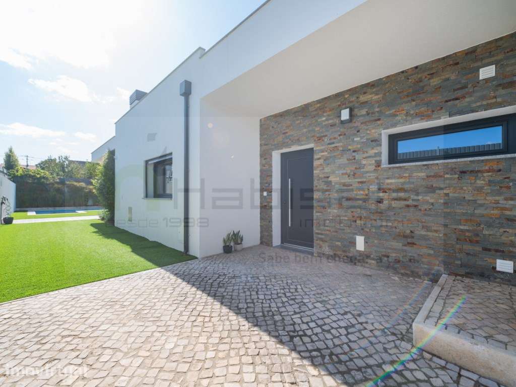 Moradia T4 Térrea com Piscina | Fernão Ferro - Grande imagem: 5/60