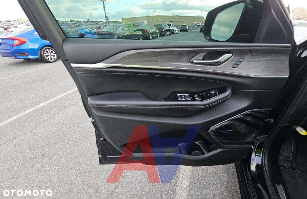 Jeep Grand Cherokee - 14