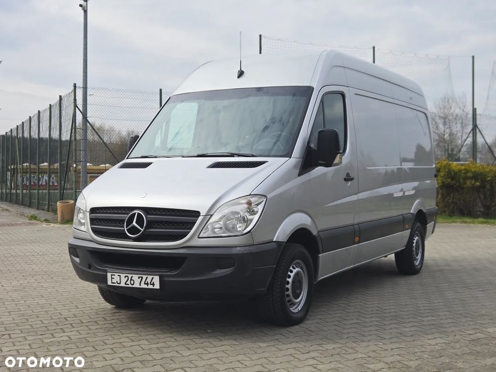 Mercedes-Benz Sprinter - 2