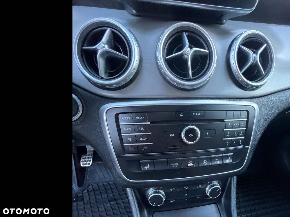 Mercedes-Benz GLA 200 AMG Line - 14