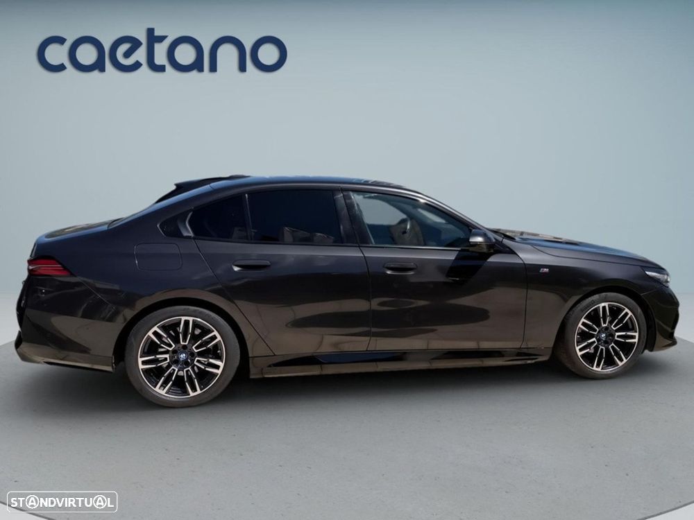 BMW 530 e Pack Desportivo M - 8
