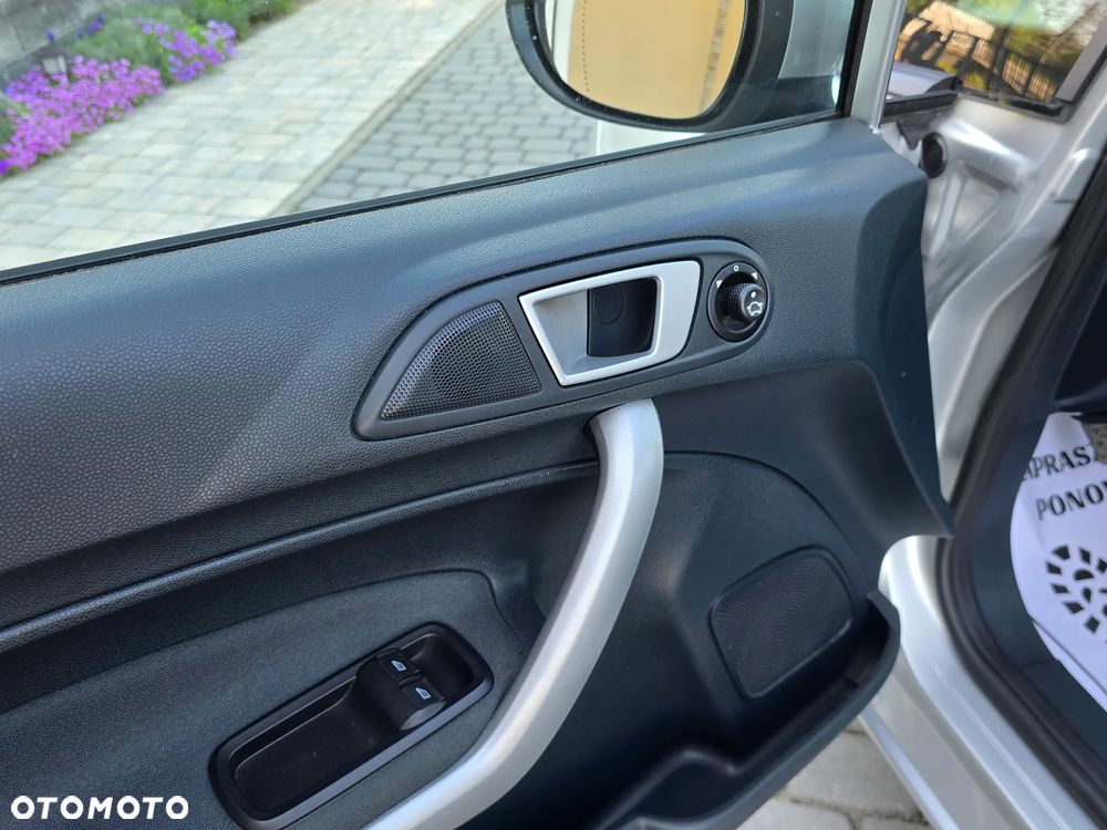 Ford Fiesta 1.25 Champions Edition - 22