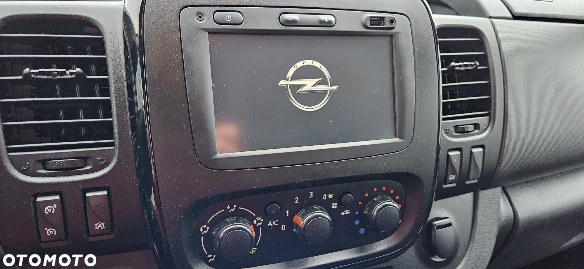Opel Vivaro - 17