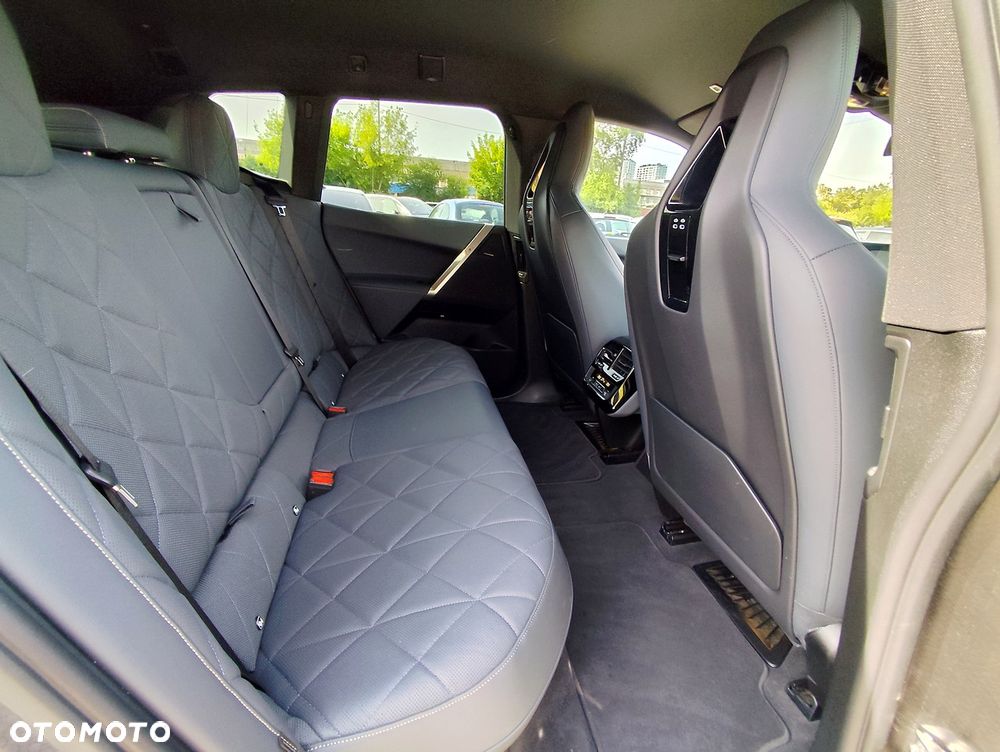 BMW iX xDrive40 76.6kWh Signature - 8