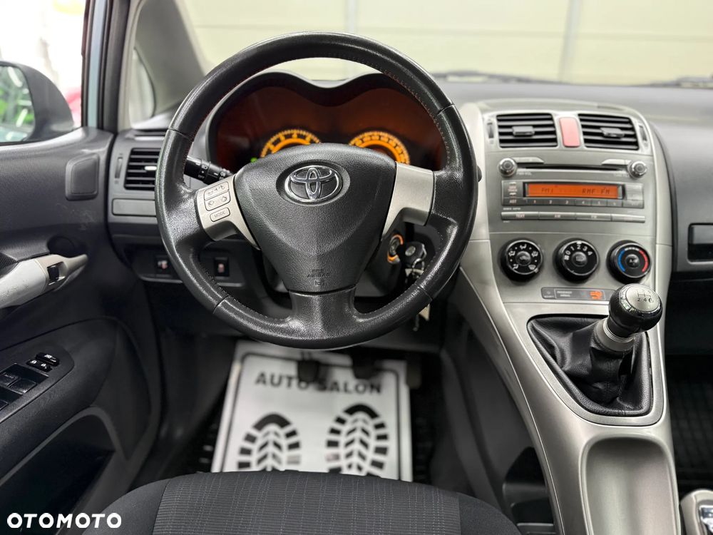 Toyota Auris 1.6 VVT-i Executive - 26