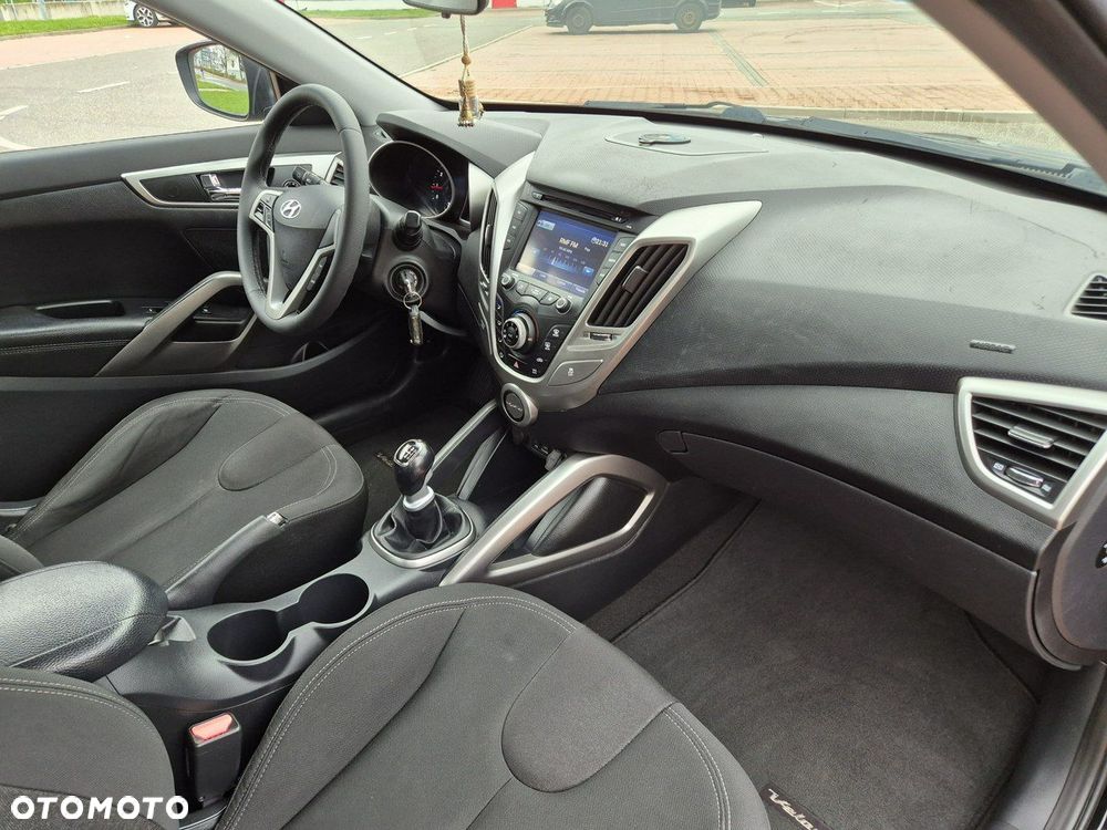 Hyundai Veloster - 10