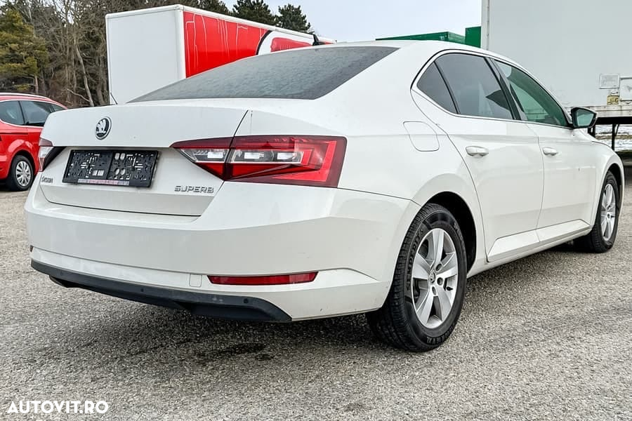 Skoda Superb 2.0 TDI DSG Style - 3