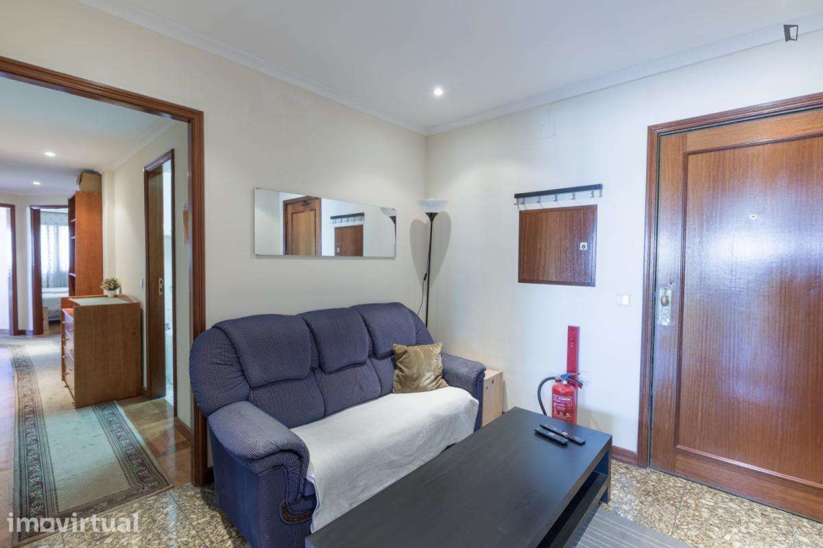 Quarto - localizado em Paranhos Porto - Grande imagem: 2/15