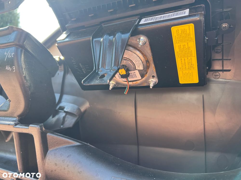 DESKA KONSOLA KOKPIT PODUSZKA PASY HYUNDAI I20 I - 11