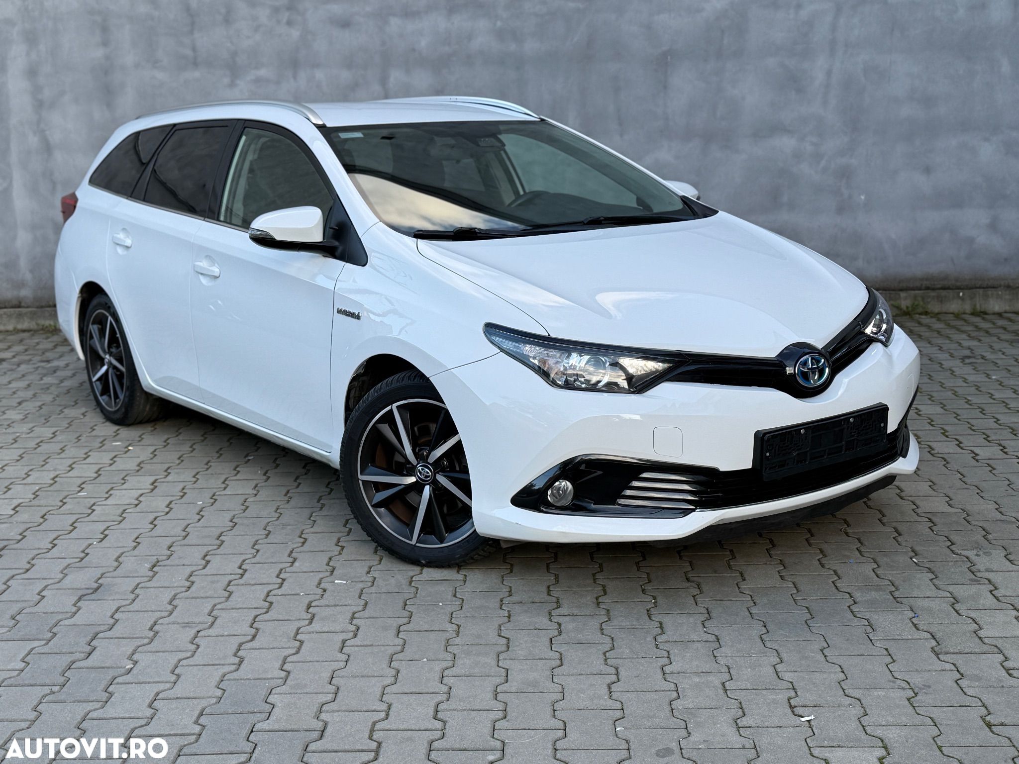 Toyota Auris 1.8 VVT-i Hybrid Automatik Comfort - 1