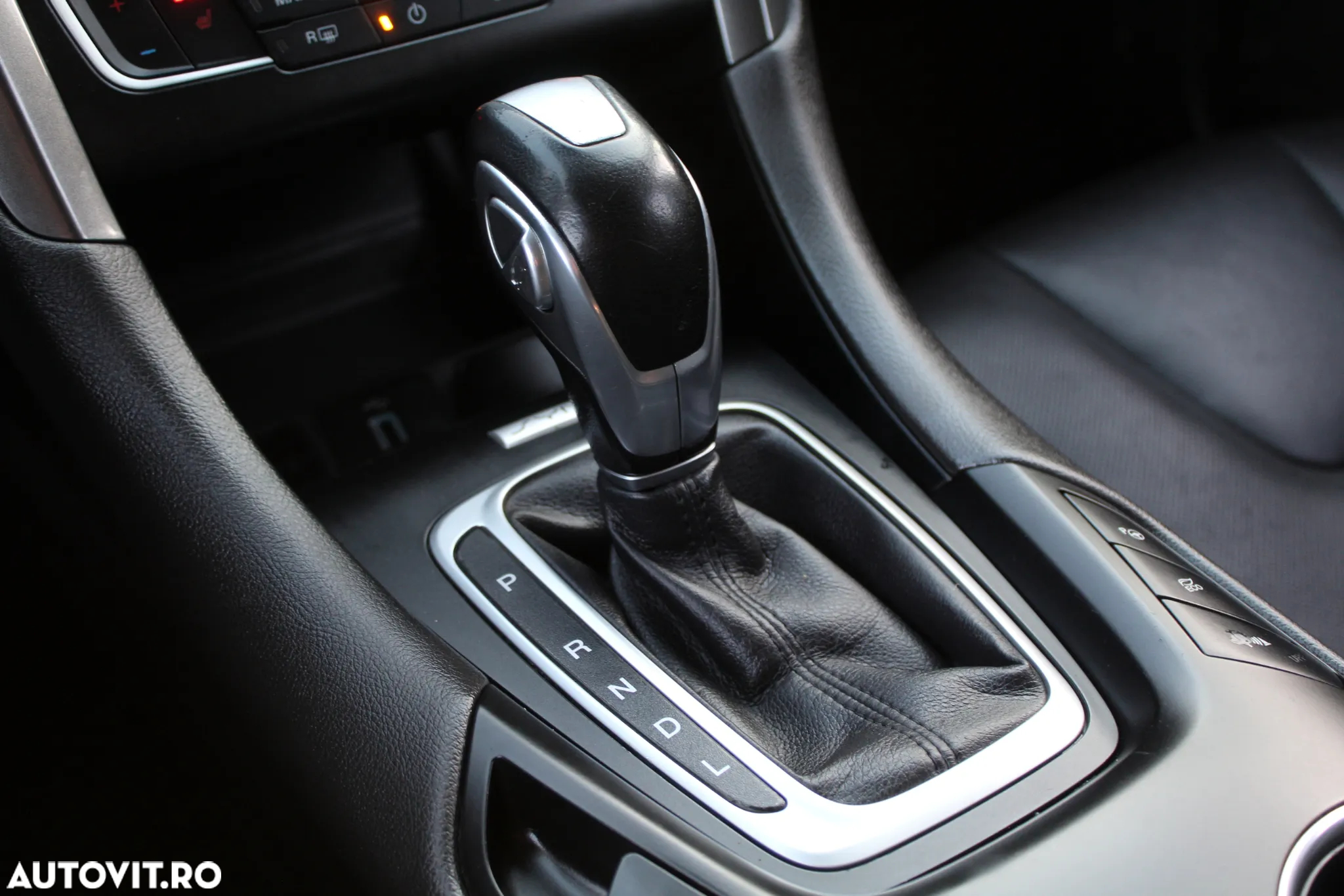 Ford Mondeo 2.0 HEV Titanium - 19