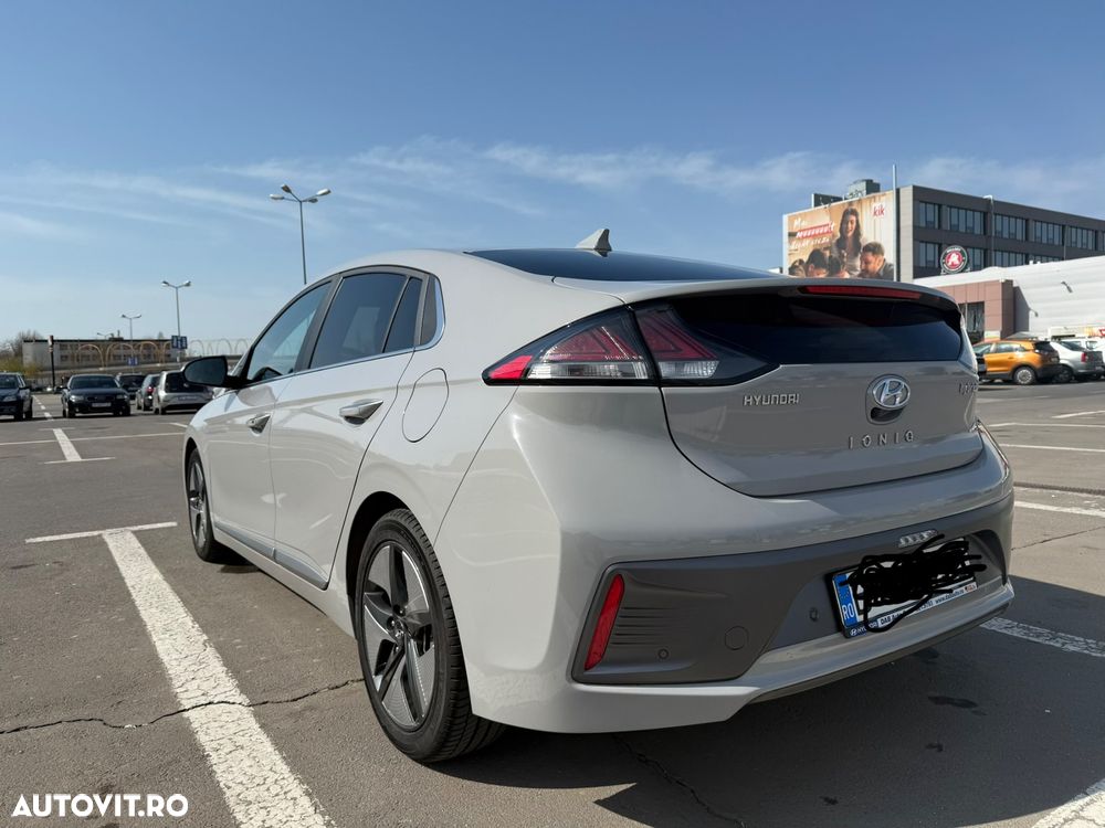 Hyundai IONIQ - 12