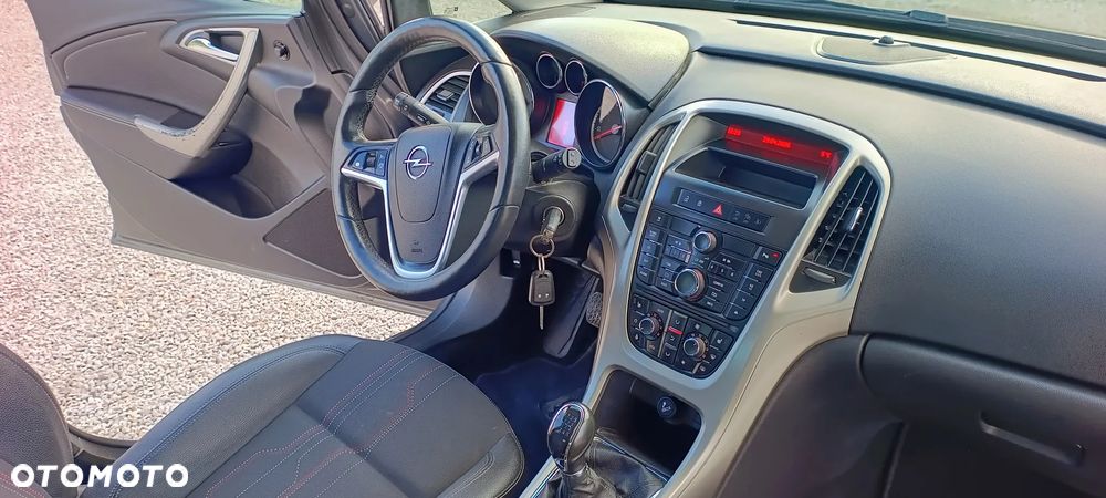 Opel Astra 1.4 Turbo 150 Jahre - 23