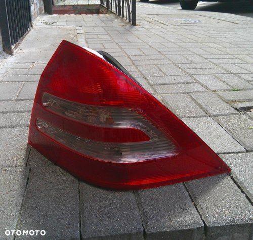 MERCEDES C KLASA W203 00-04 SEDAN PRAWA TYLNA LAMPA ORYGINAŁ 2038200264 - 2