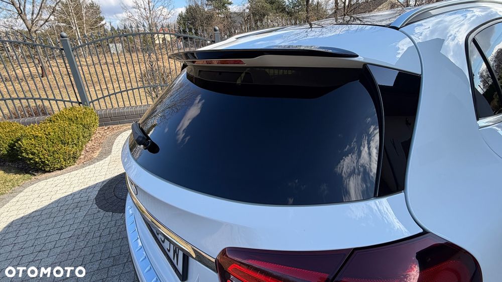 Mercedes-Benz GLA - 11