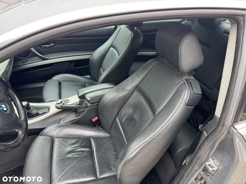 BMW Seria 3 325i Coupe - 4