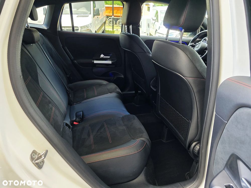 Mercedes-Benz GLA 200 AMG Line - 17