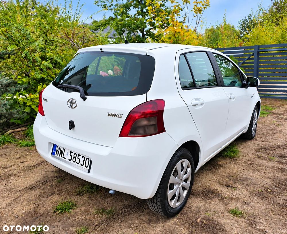 Toyota Yaris 2006 photo 2