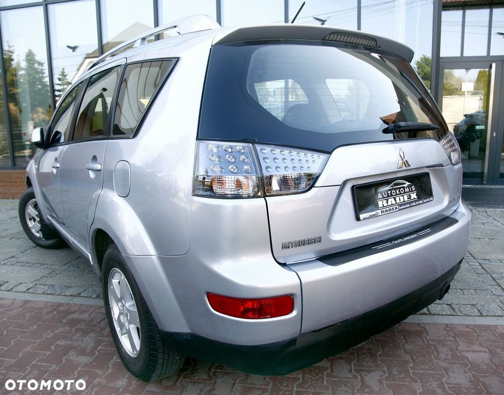 Mitsubishi Outlander - 25