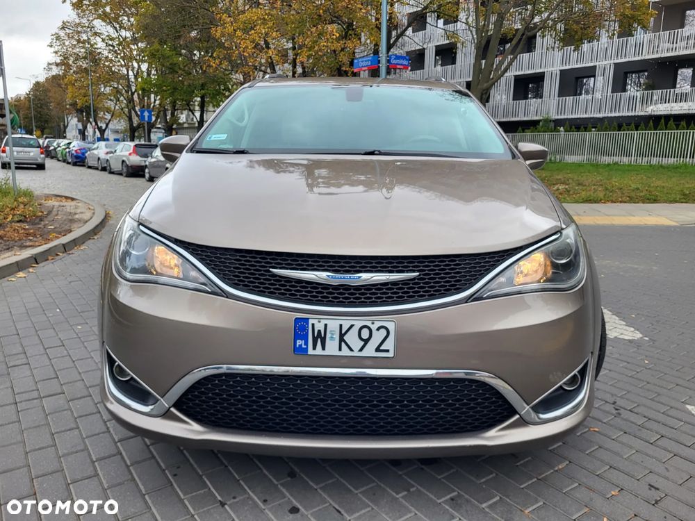 Chrysler Pacifica - 2