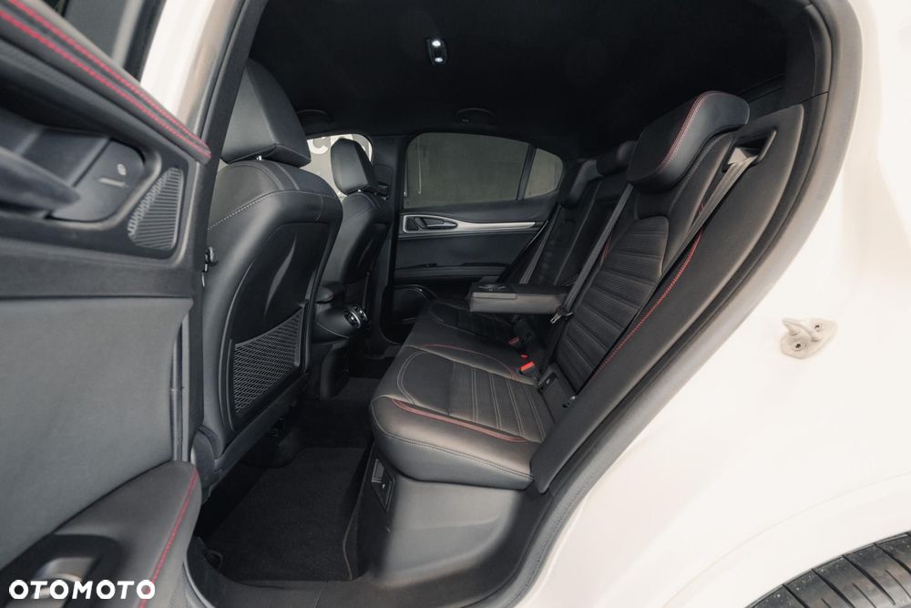 Alfa Romeo Stelvio 2.0 Turbo Tributo Italiano Q4 - 15
