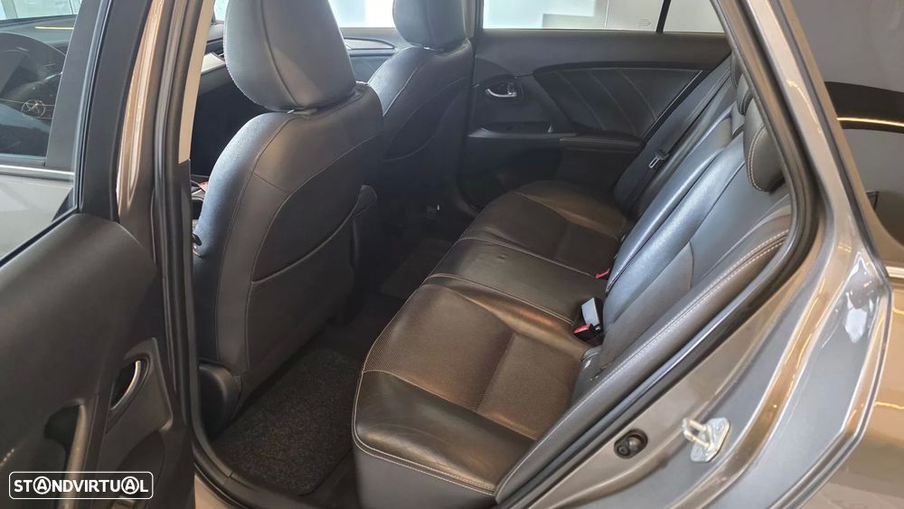 Toyota Avensis Touring Sports 2.0 D-4D Exclusive+GPS - 46