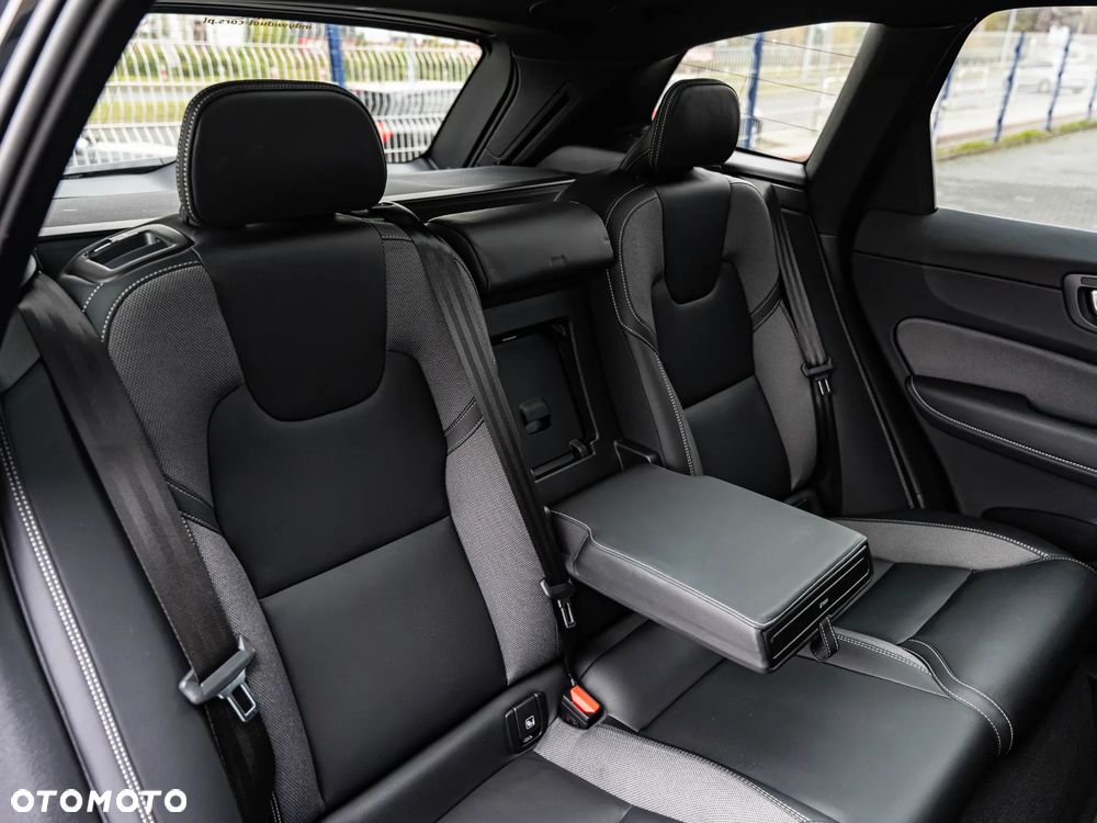 Volvo XC 60 B5 B AWD Plus Dark - 27