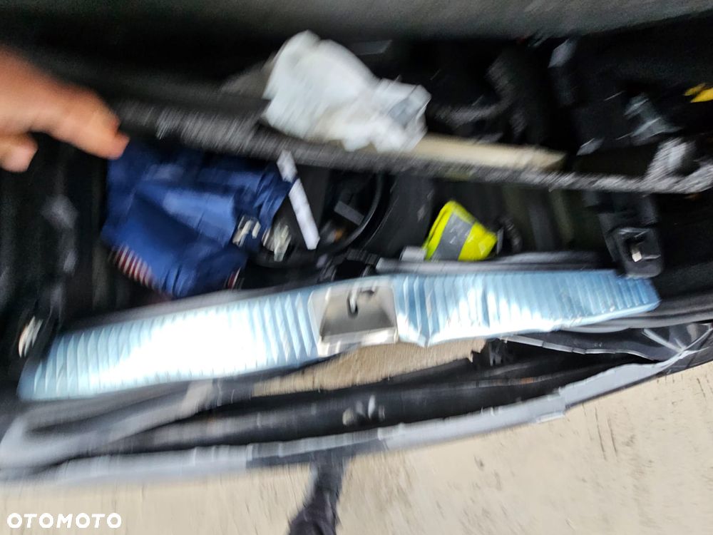 Mercedes-Benz Klasa C 180 (BlueEFFICIENCY) 7G-TRONIC Avantgarde - 5