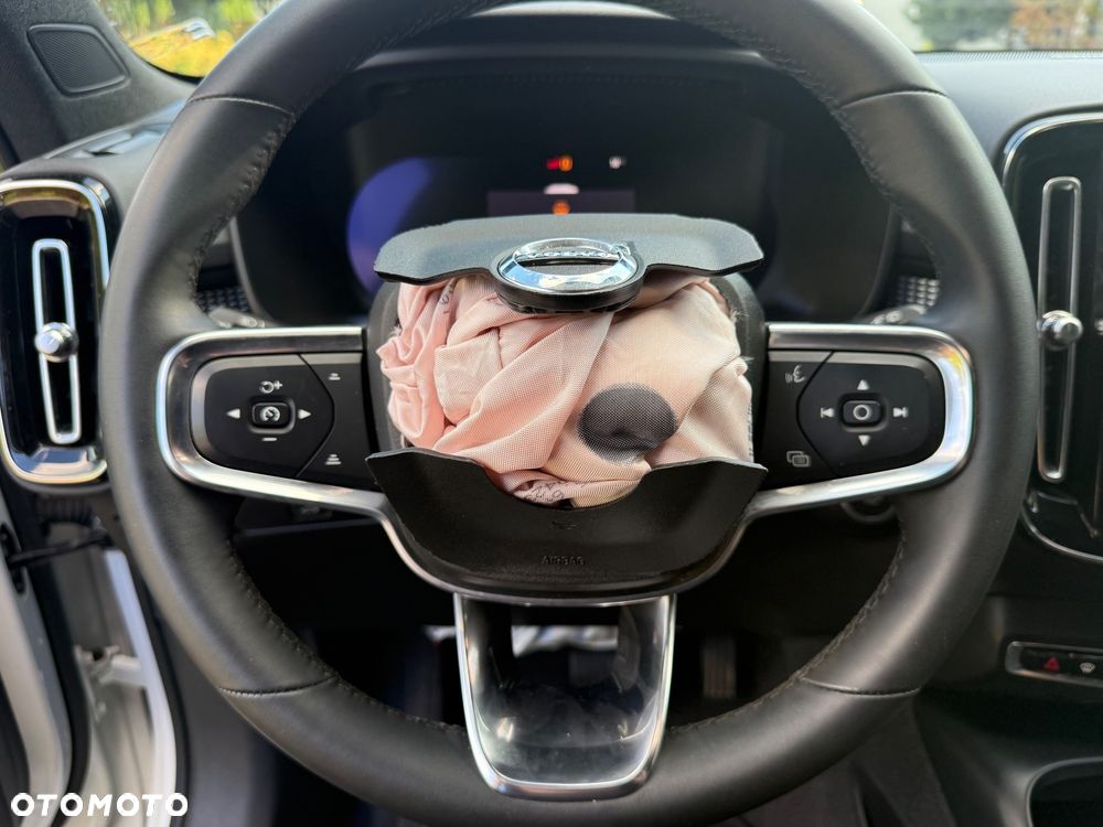 Volvo XC 40 B3 Plus Dark - 32