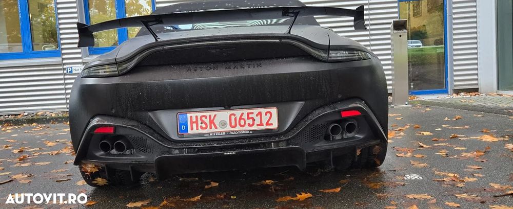 Aston Martin V8 Vantage - 4