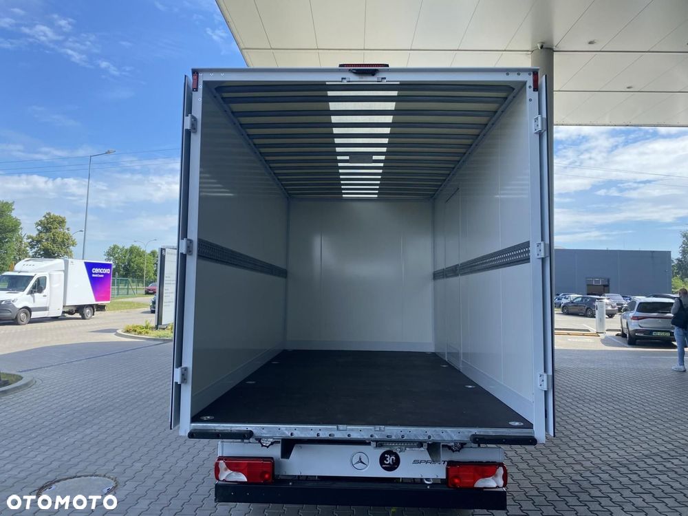 Mercedes-Benz Sprinter - 10