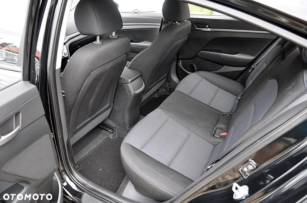 Hyundai Elantra 1.6 Comfort - 26