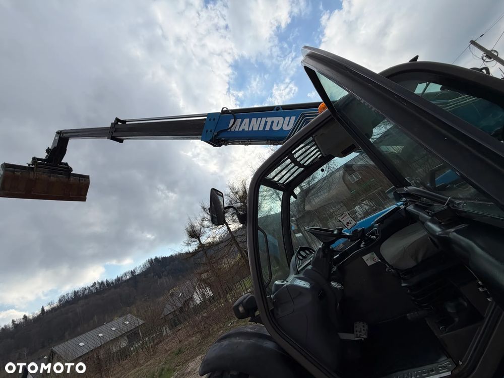 Manitou MT932 Ładowarka Teleskopowa 9m wysuw!  UDŹWIG 3,2 TONY! Przebieg 2600 mtg. jak Nowa z SALONU 2016 rok z Norwegii z Gospodarstwa rolnego! Silnik DEUTZ 110 km. Aktualne Serwisy w Dekra. Nowy Model sterowane wszystko z 1 dżojstika. Widły i łyżka. Ani deka luzu czy wycieku. OKAZJA! Jazda REWERS + 4 biegi. Skręt 3 tryby. - 39