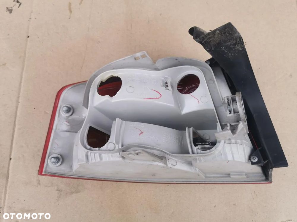 AUDI A4 B7 SEDAN LAMPA TYŁ TYLNA PRAWA WYSYŁKA - 3