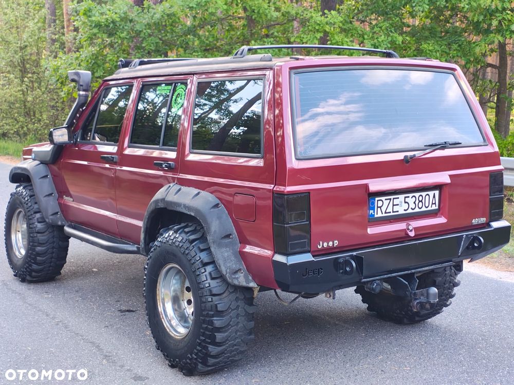 Jeep Cherokee - 18