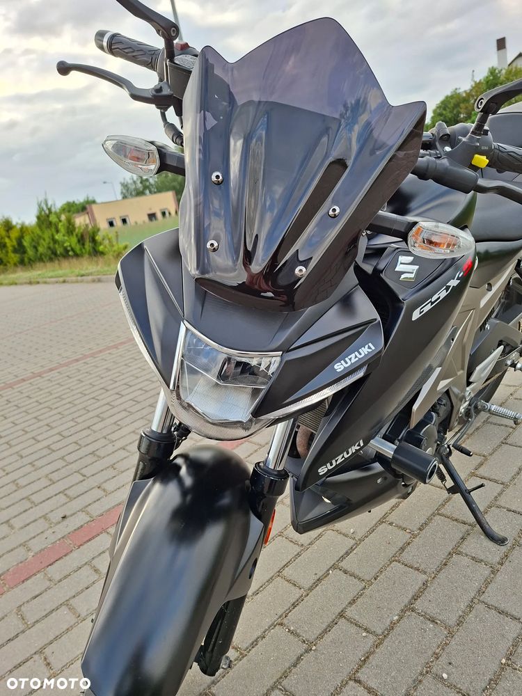 Suzuki GSX - 2