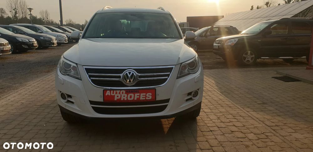 Volkswagen Tiguan - 1