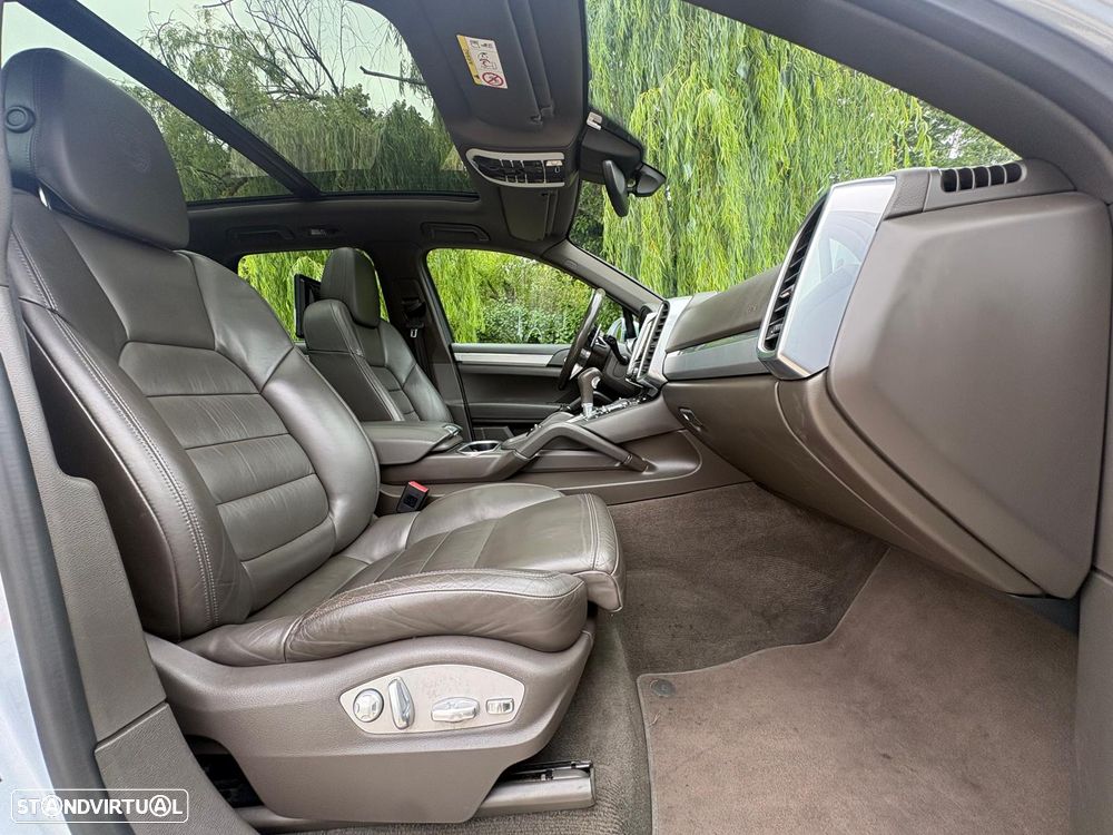 Porsche Cayenne Platinum Edition - 12
