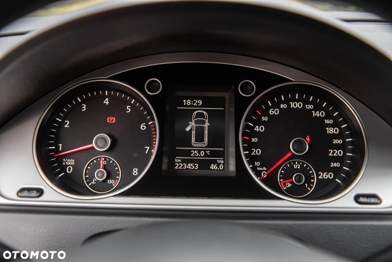 Volkswagen Passat - 21